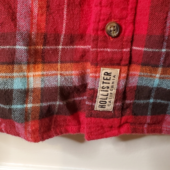 HOLLISTER | Men's red plaid flannel button-front shirt. Size small. - Picture 3 of 6